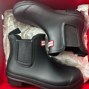 NWT Hunter Women’s Chelsea Boots